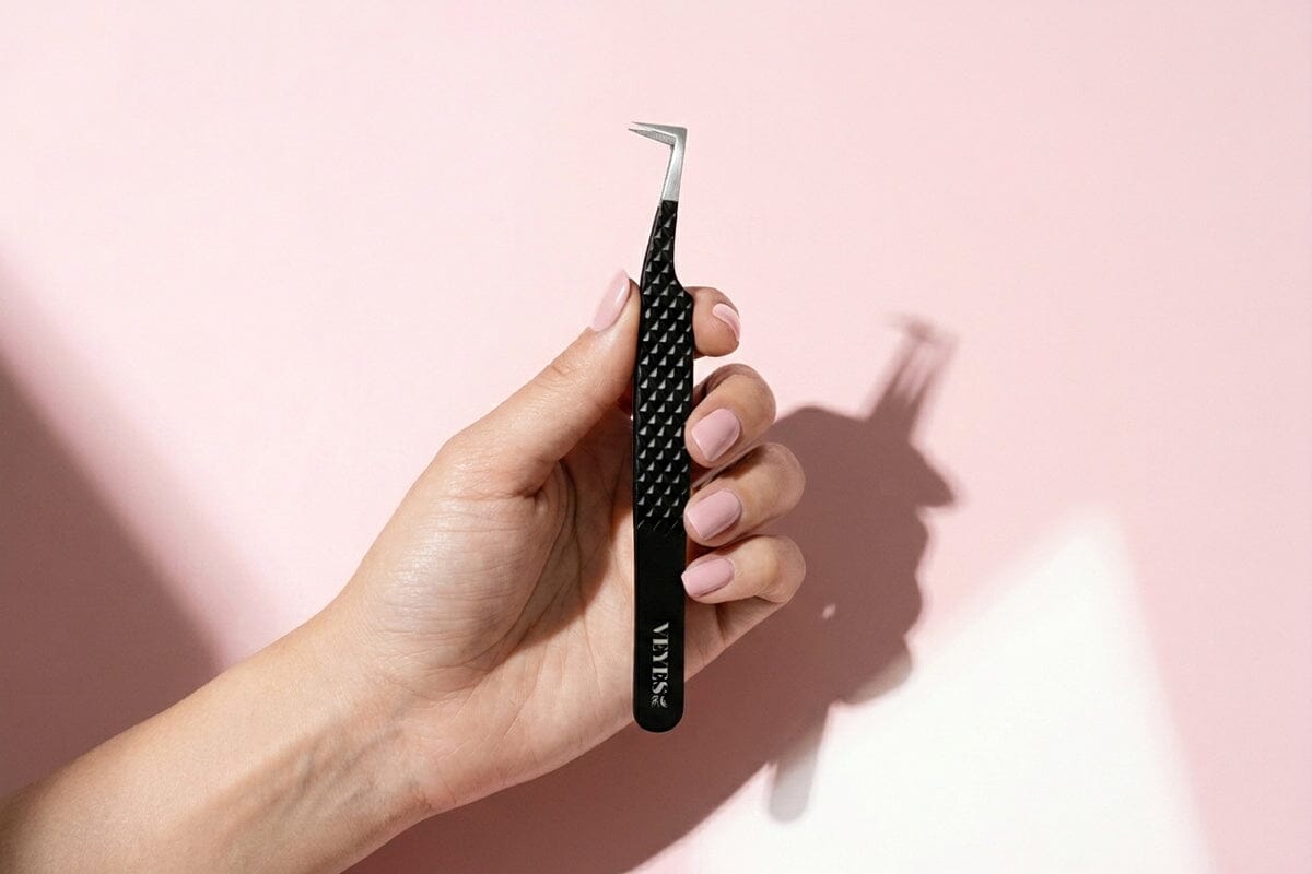 4 Essential Tips to Keep Your Lash Tweezers in Perfect Condition